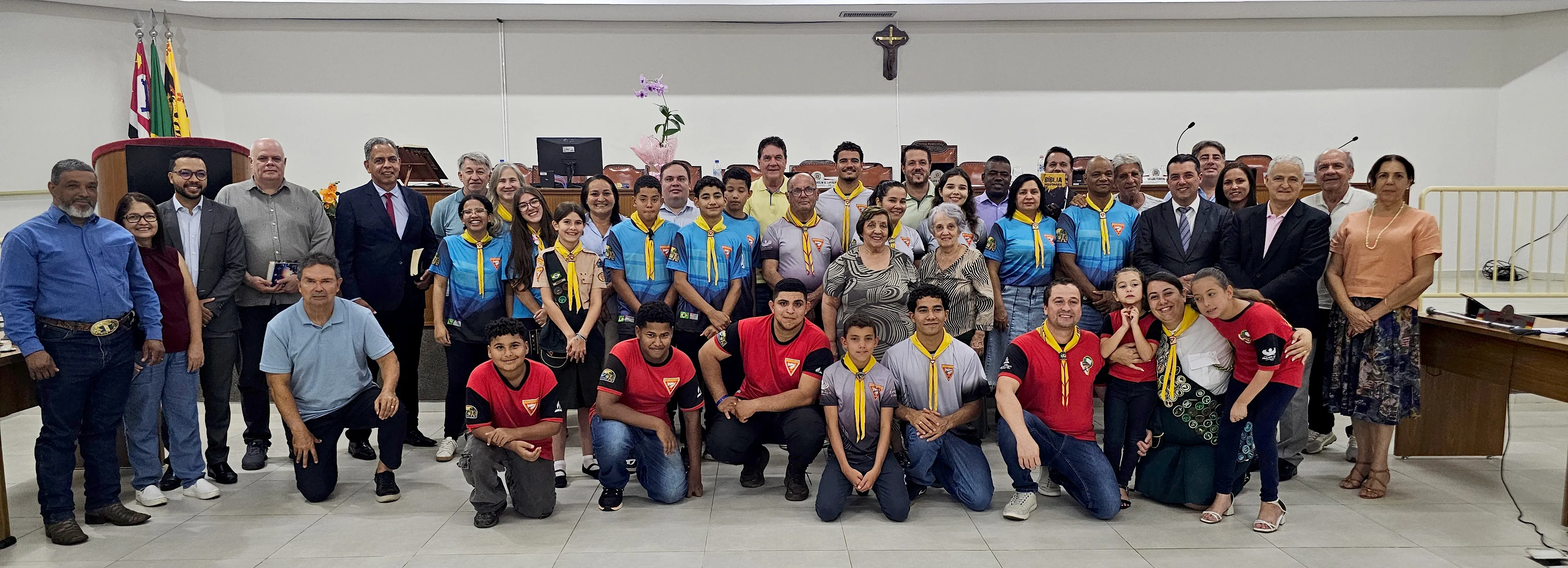 Semana Adventista leva homenagem, livros e mensagem de cooperação à Câmara