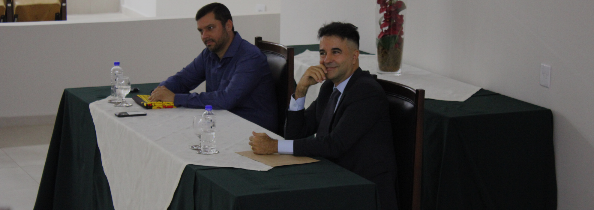 Câmara condecora dois novos homenageados com títutlo de cidadão honorário