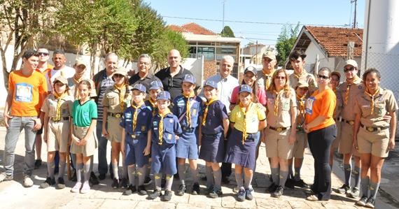 Transcorreu, com sucesso, as Feiras de Troca de Livros e de Doação de Animais, na escola Anita Costa