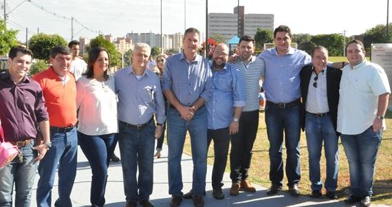 Salata representa Câmara na inauguração da praça Joaquim Pereira no Santa Efigênia