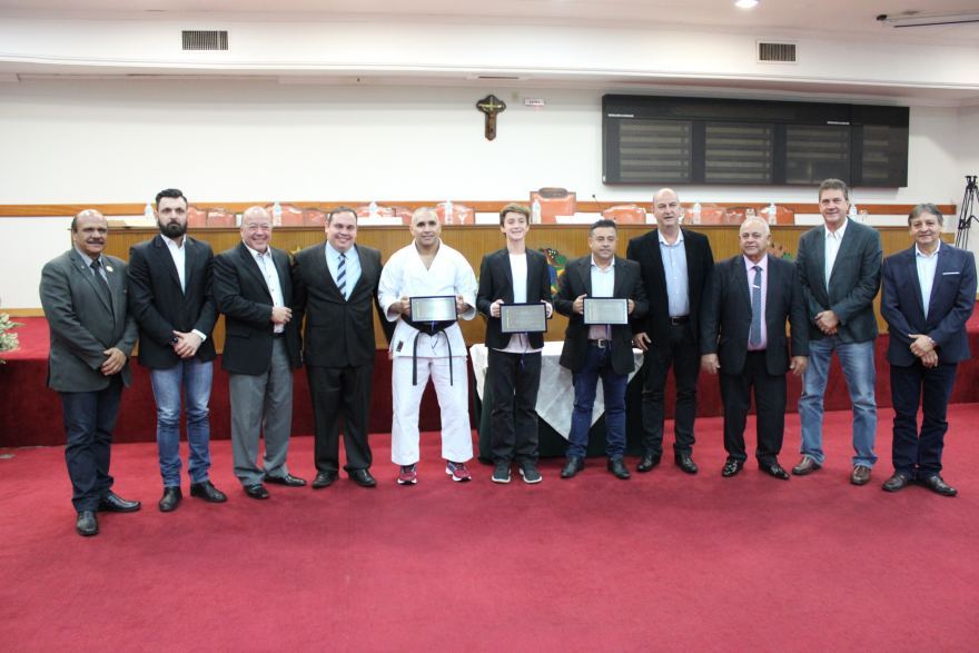 EM SESSÃO SOLENE CÂMARA HOMENAGEIA ESPORTISTAS DESTAQUES EM OLÍMPIA