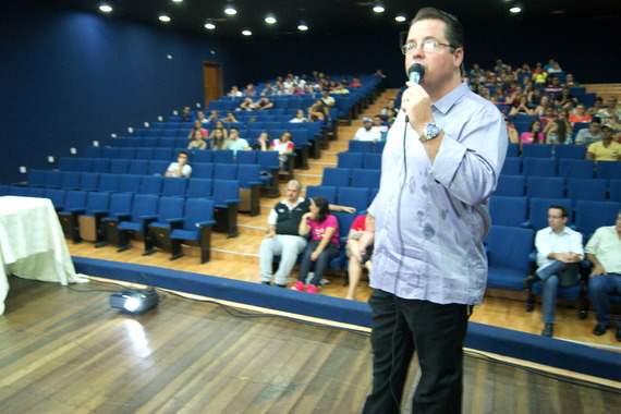 Beto Puttini ministra palestra sobre gestão pública aos alunos da ETEC