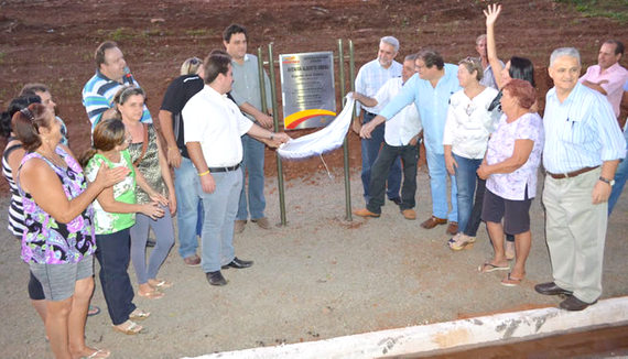 Puttini, Salata e Cristina participam do término asfáltico da Av. Alberto Oberg