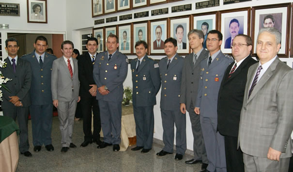 Personalidades civis e militares receberam homenagens em ato solene na Câmara