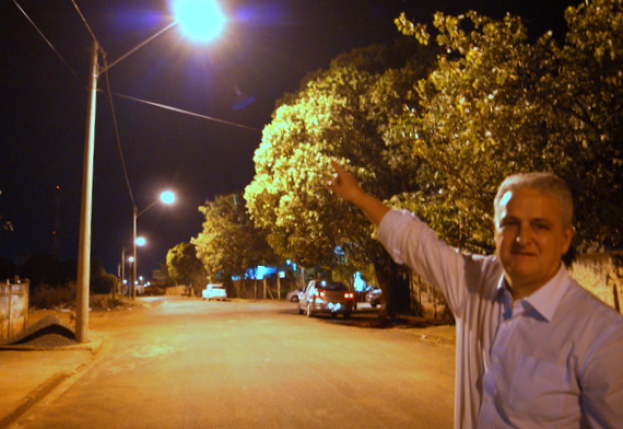 Salata consegue do Executivo 4 postes de iluminação pública para o Jd. Paulista