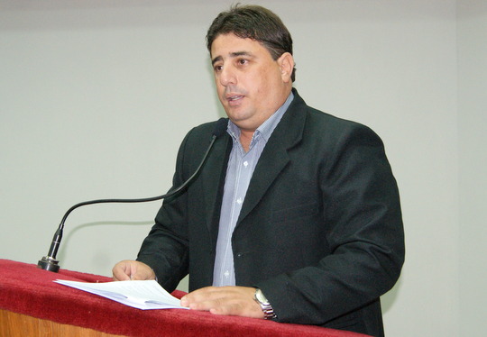 Marcelo da Branca busca instalação de bancos na rodoviária e academia na COHAB