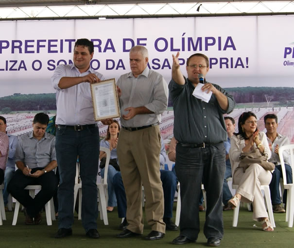 Residencial Village Morada Verde é inaugurado com autoridades locais e estaduais