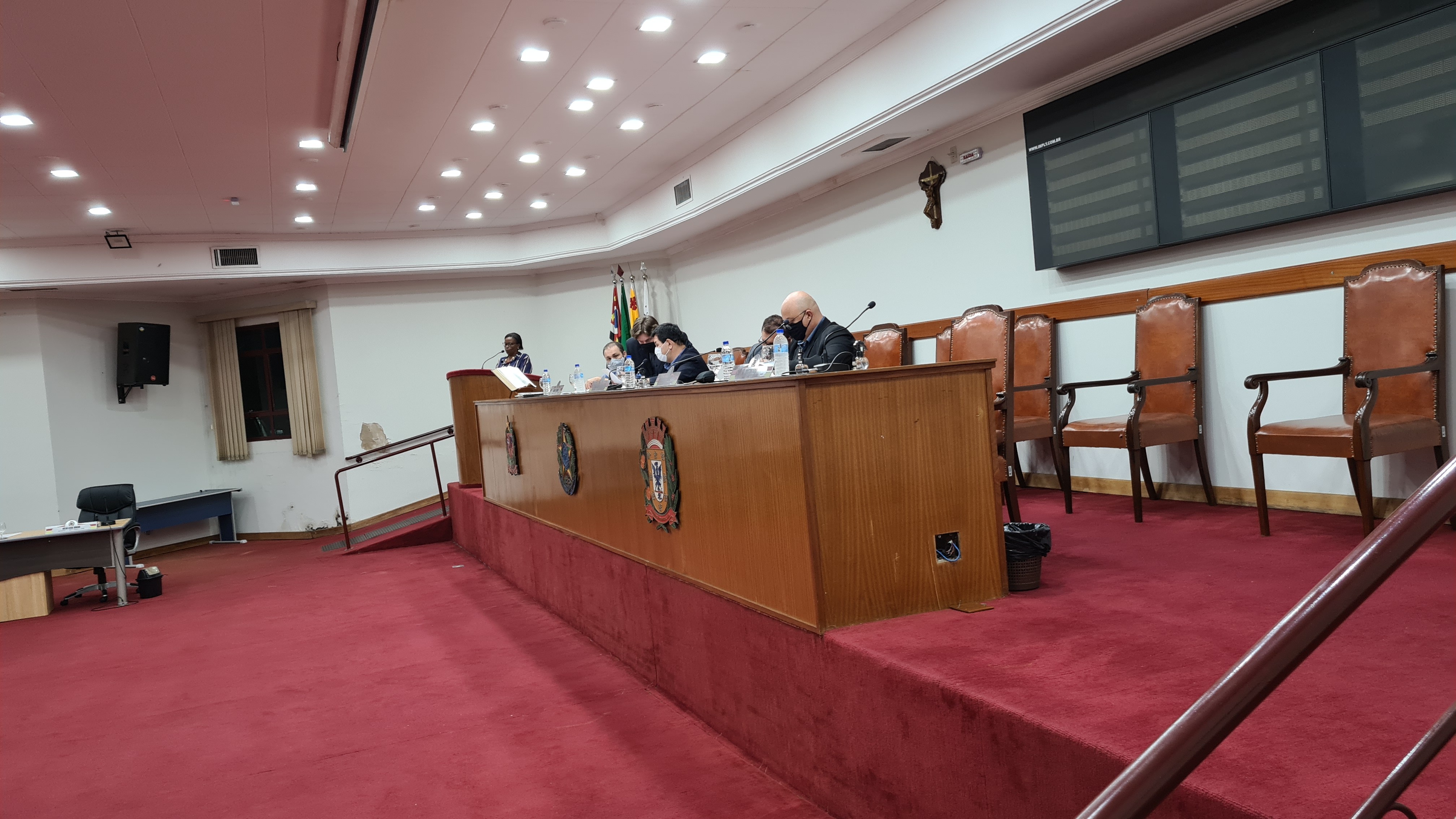 Câmara aprova projeto de lei para compras de vacina por consórcio de municípios