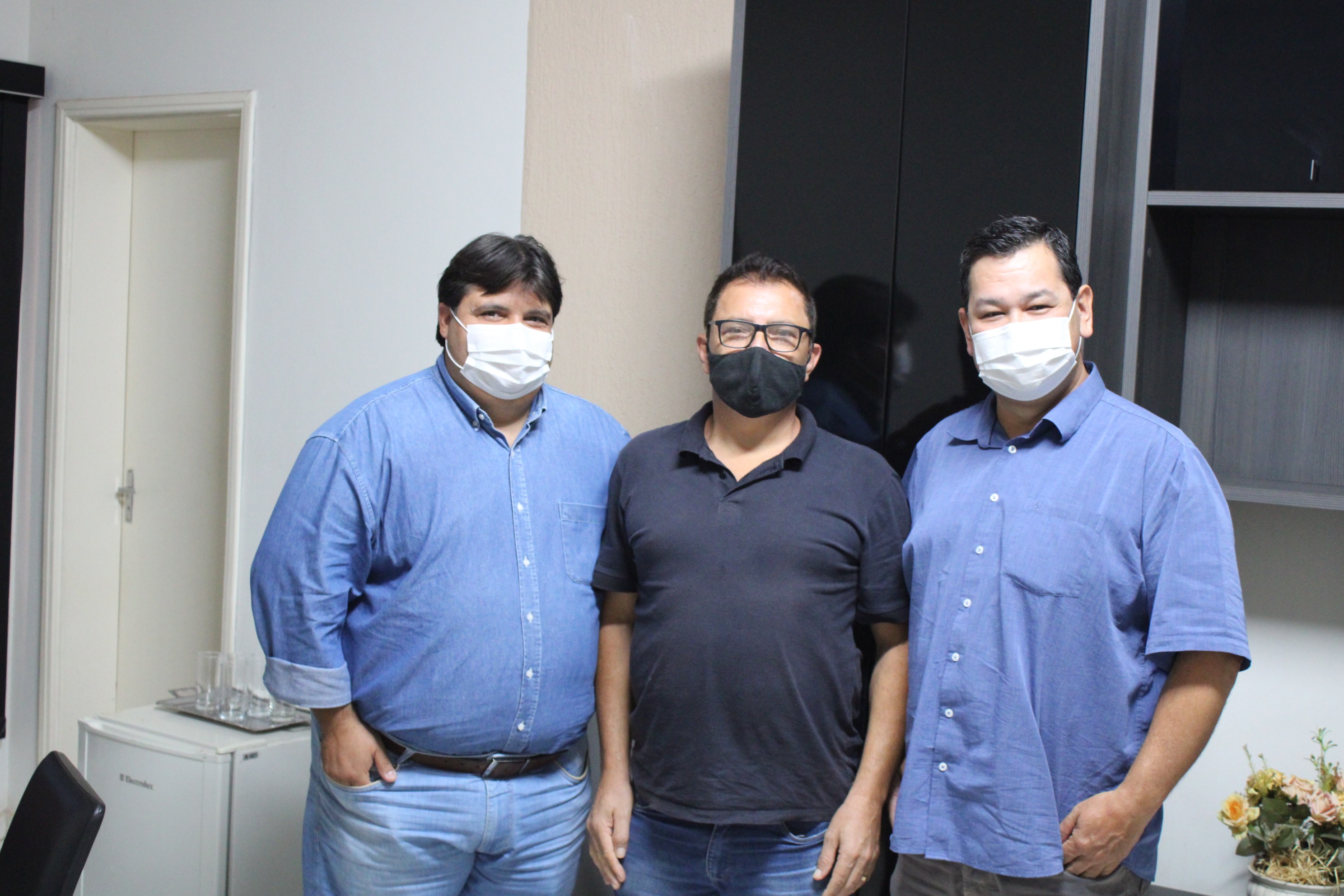 Oficial de registro civil e de imóveis visita a Câmara