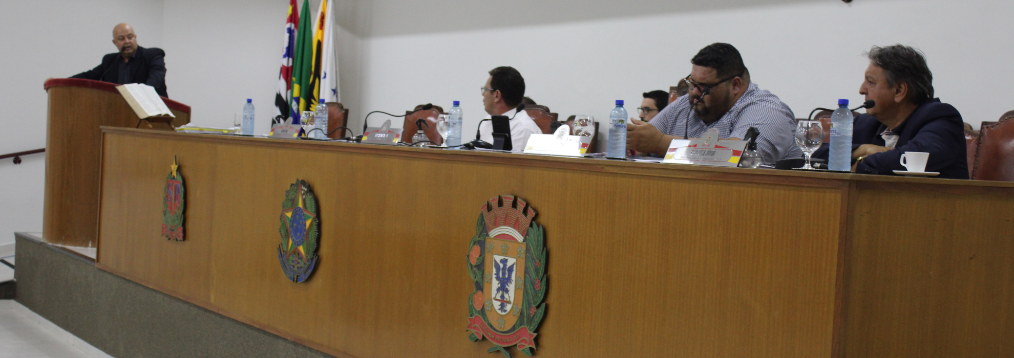 Câmara aprova reajuste de ajuda de custo para transporte de estudantes universitários do município