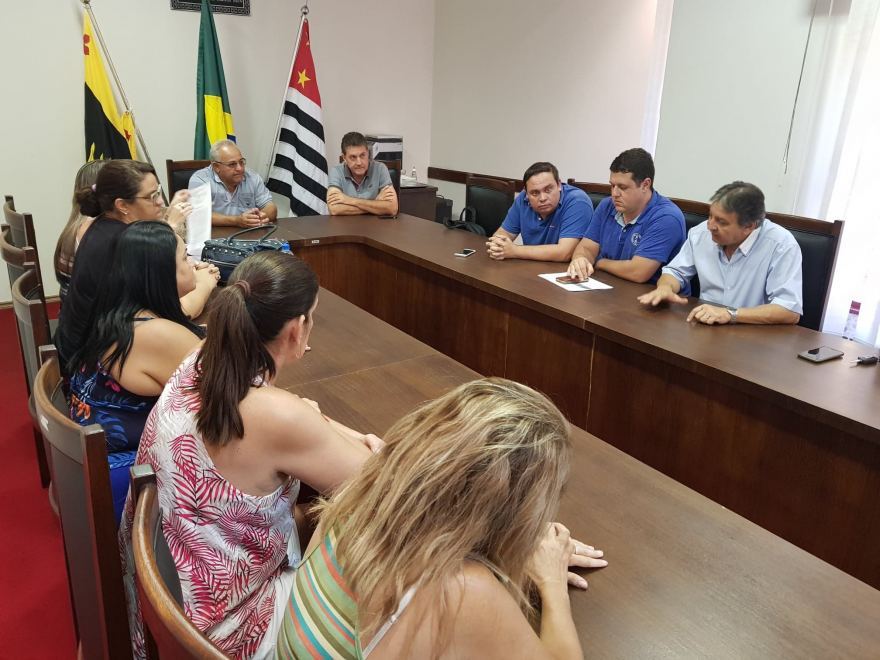 Projeto do Executivo provoca reunião entre professores e vereadores