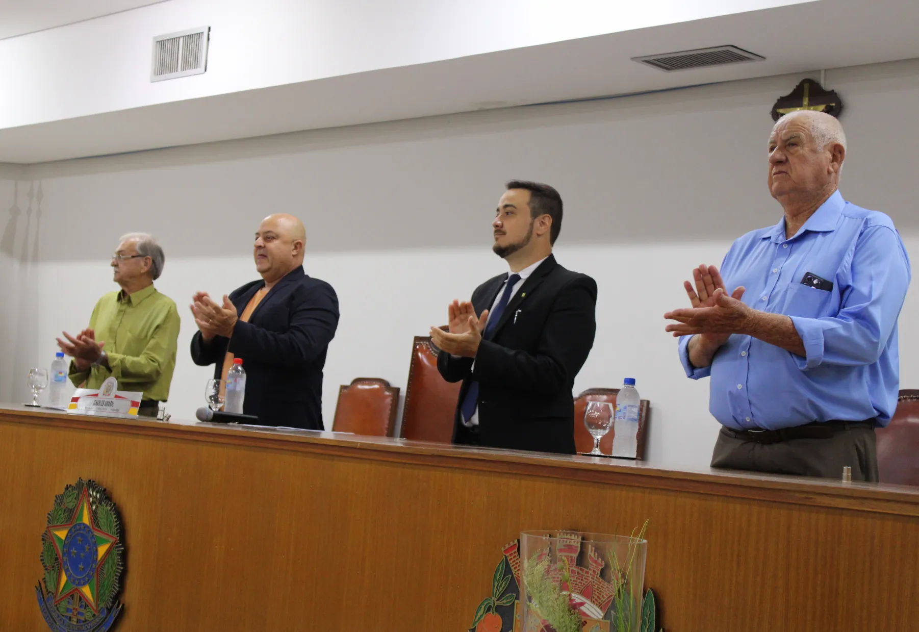 Câmara de Olímpia entrega votos de aplauso a 16 homenageados em sessão solene