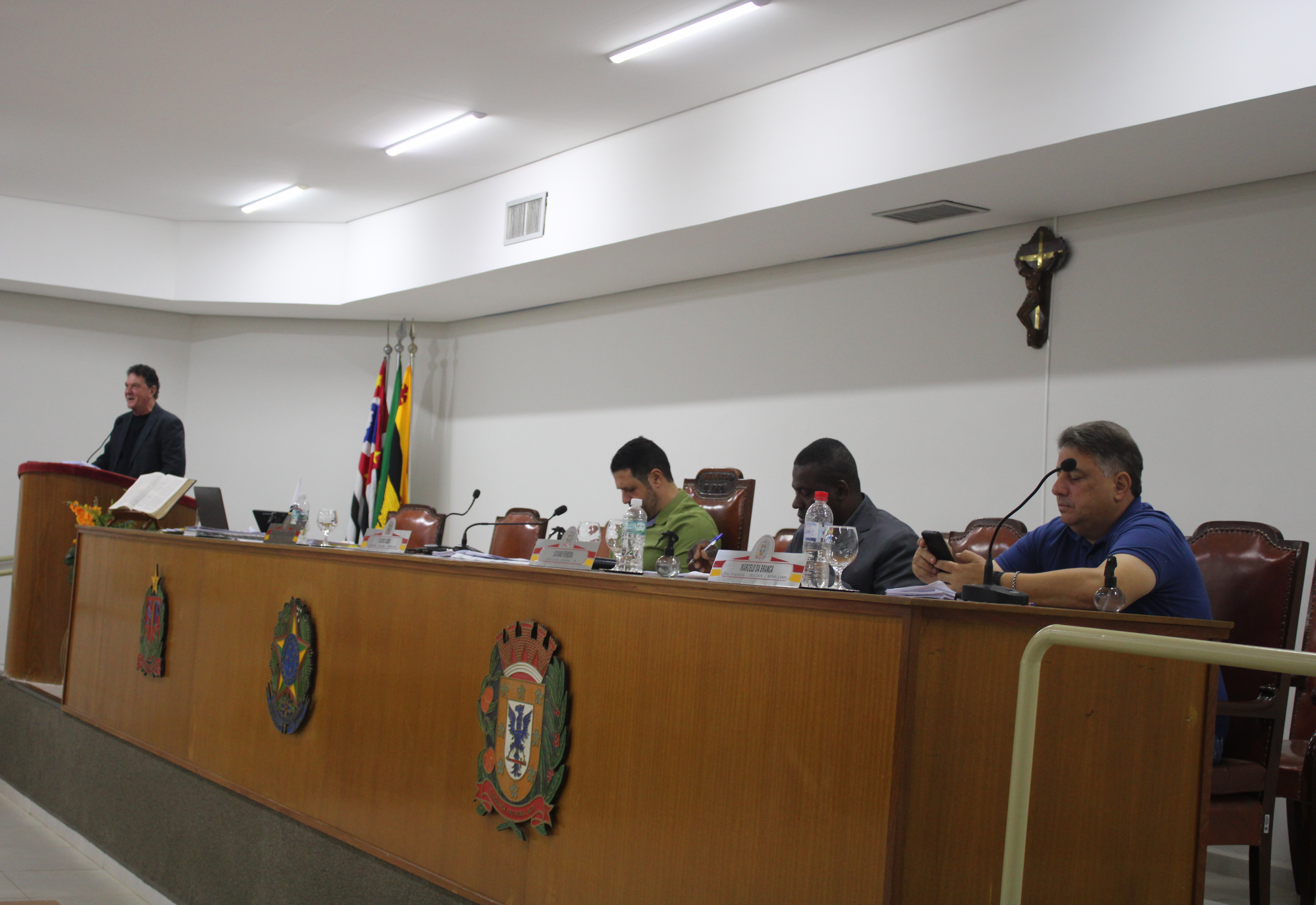 Expediente da Câmara tem foco em segurança, saúde, educação e infraestrutura