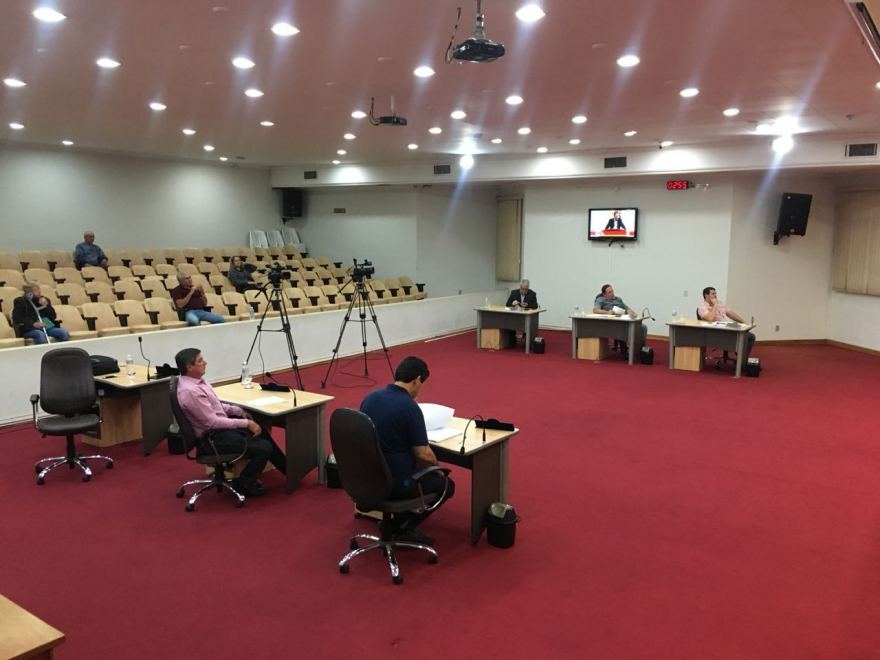 Câmara altera Lei de acesso gratuito e aprova projeto sobre adoção e Dia dos Animais