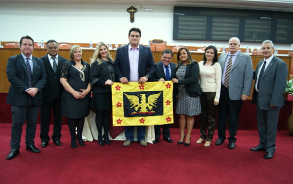 Grande público prestigia a entrega do título de cidadão a Paulo Marcondes