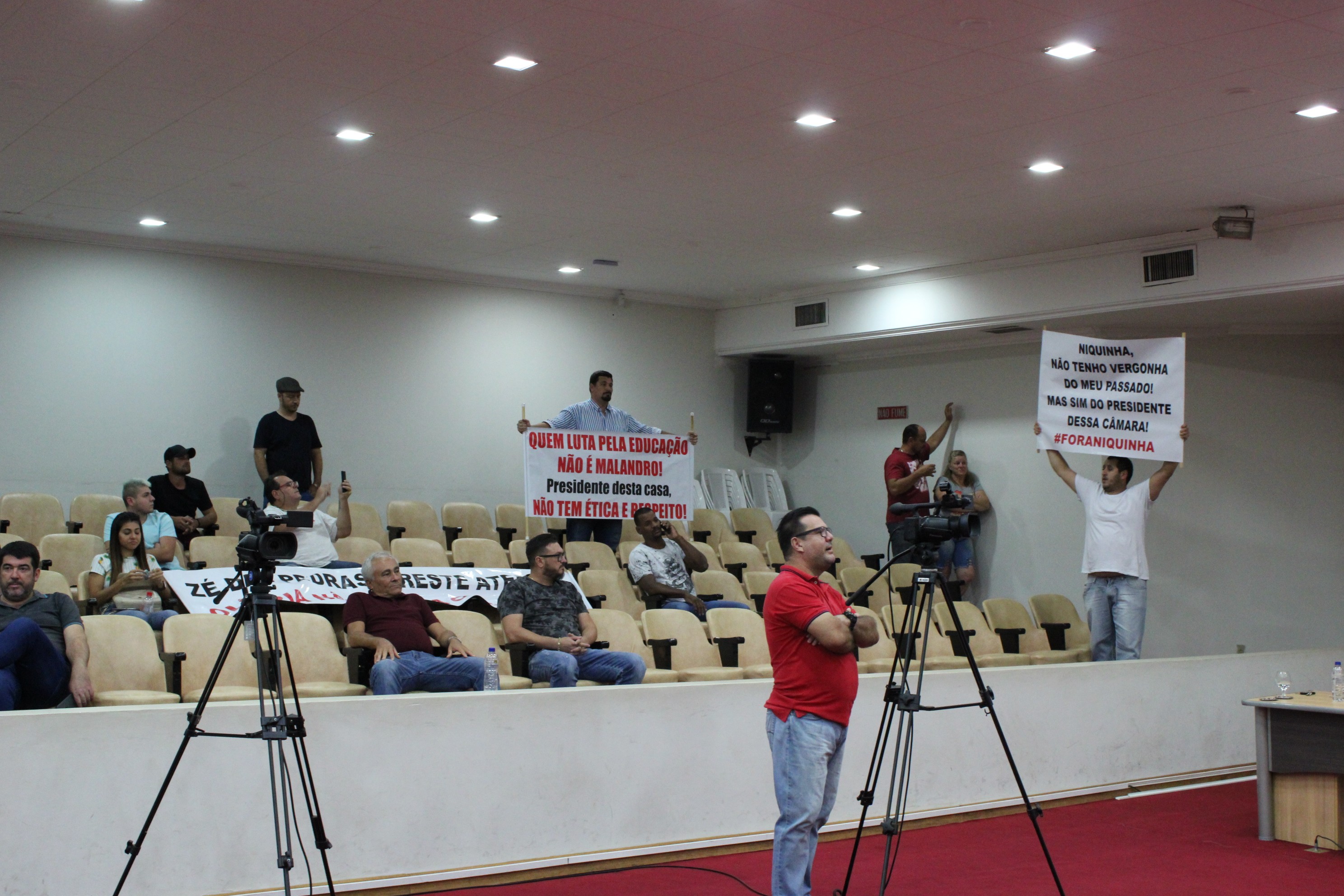 100ª Sessão ordinária é encerrada após manifestações da galeria