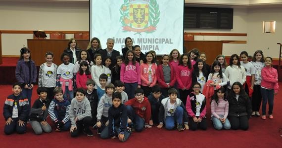 Câmara de Olímpia recebe alunos do 4º ano do colégio Objetivo para conhecer o Legislativo