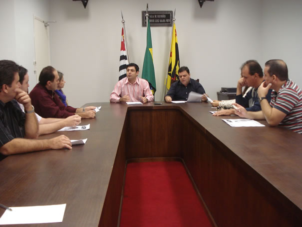 Reunião marca início das discussões sobre a implatanção “Vale Material Escolar”