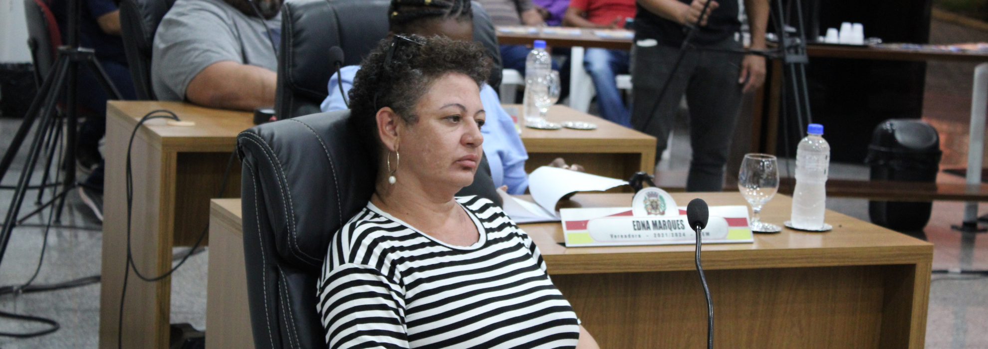 Vereadora Alessandra Bueno reassume cargo após decisão judicial