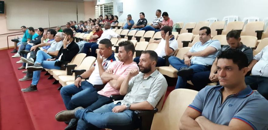 CÂMARA APROVA 4 E REJEITA 2 PROJETOS