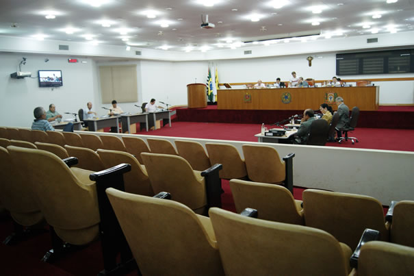 Sessão rápida e tranqüila marca a volta do recesso parlamentar