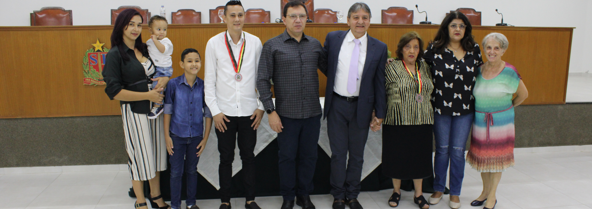 Em sessão solene , Câmara Municipal concede Medalha de Mérito Musical e Cultural “Ezequiel Gonçalves da Silva