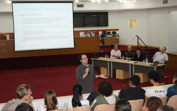 Dia da Consciência Jovem provocou o discernimento político nos alunos presentes