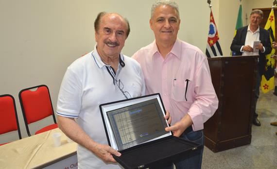 Presidente Luiz Salata recebe homenagem no Congresso de Turismo Sustentável realizado no Thermas