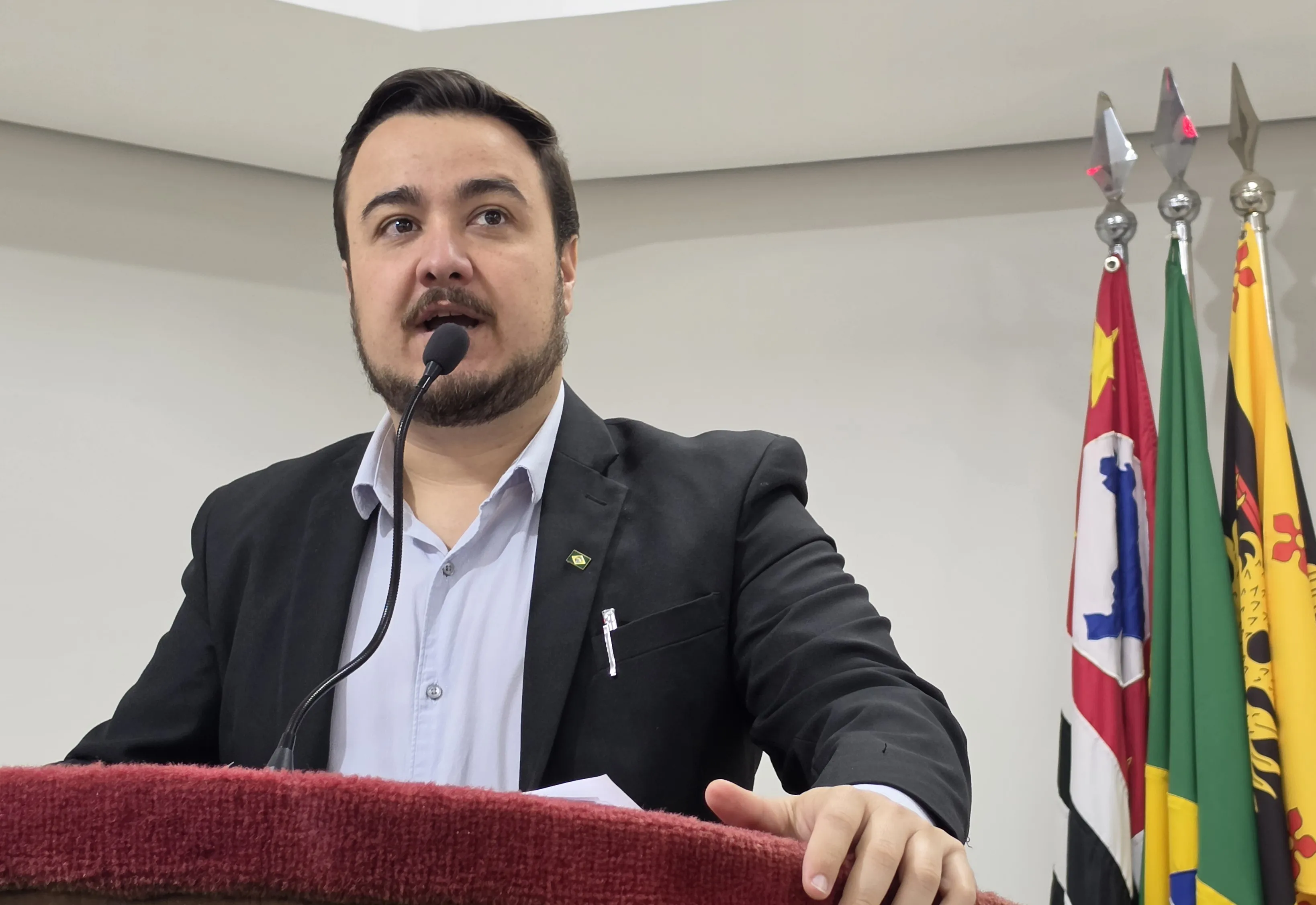 Câmara de Olímpia transforma tribuna em pressão contra Sabesp e Área Azul