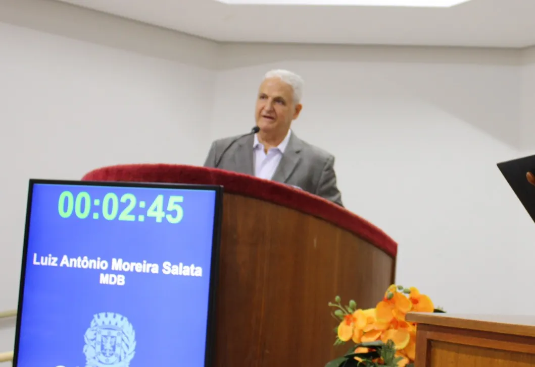 Salata apresenta seis requerimentos e Câmara amplia críticas à Área Azul em Olímpia