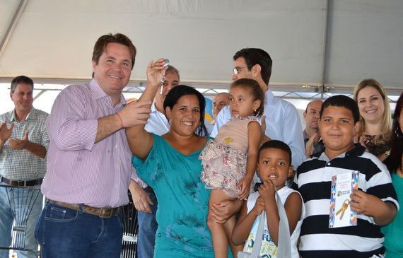 Vereadores participam da entrega de 713 casas populares do Residencial Harmonia