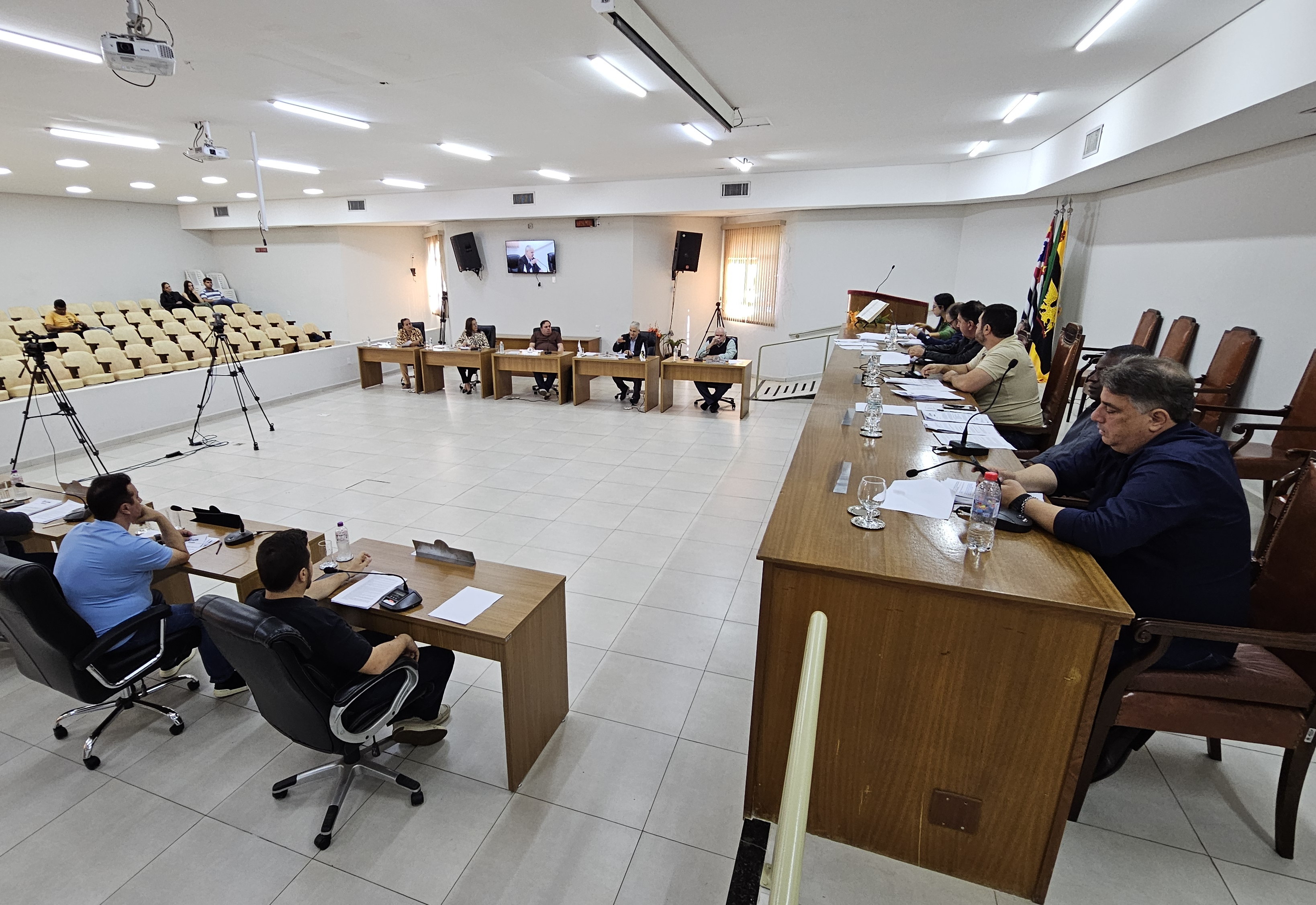 Câmara de Olímpia retoma sessões com votação de leis e homenagens