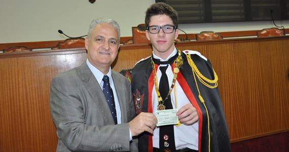 Presidente Luiz Salata incentiva jovens olimpienses a tirar título de eleitor