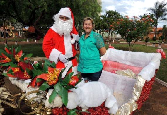 Vereadora Cristina Reale organiza visitas do papai noel nos Distritos de Olímpia