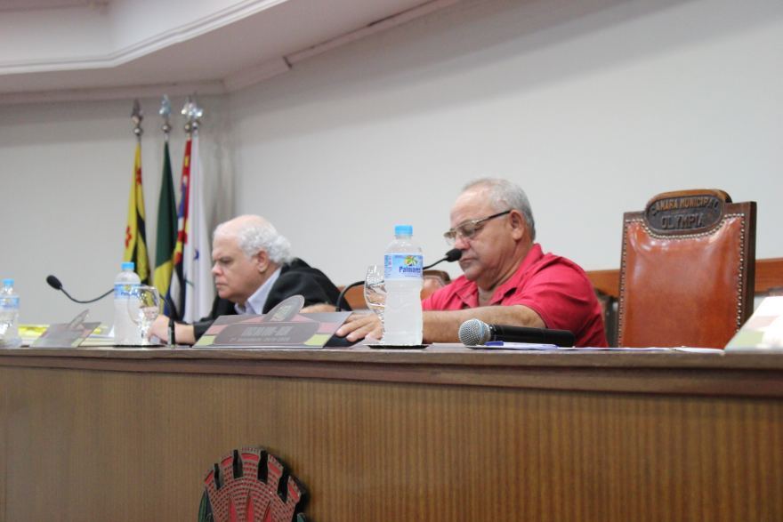 CÂMARA APROVA 6 PROJETOS E DELIBERA 3